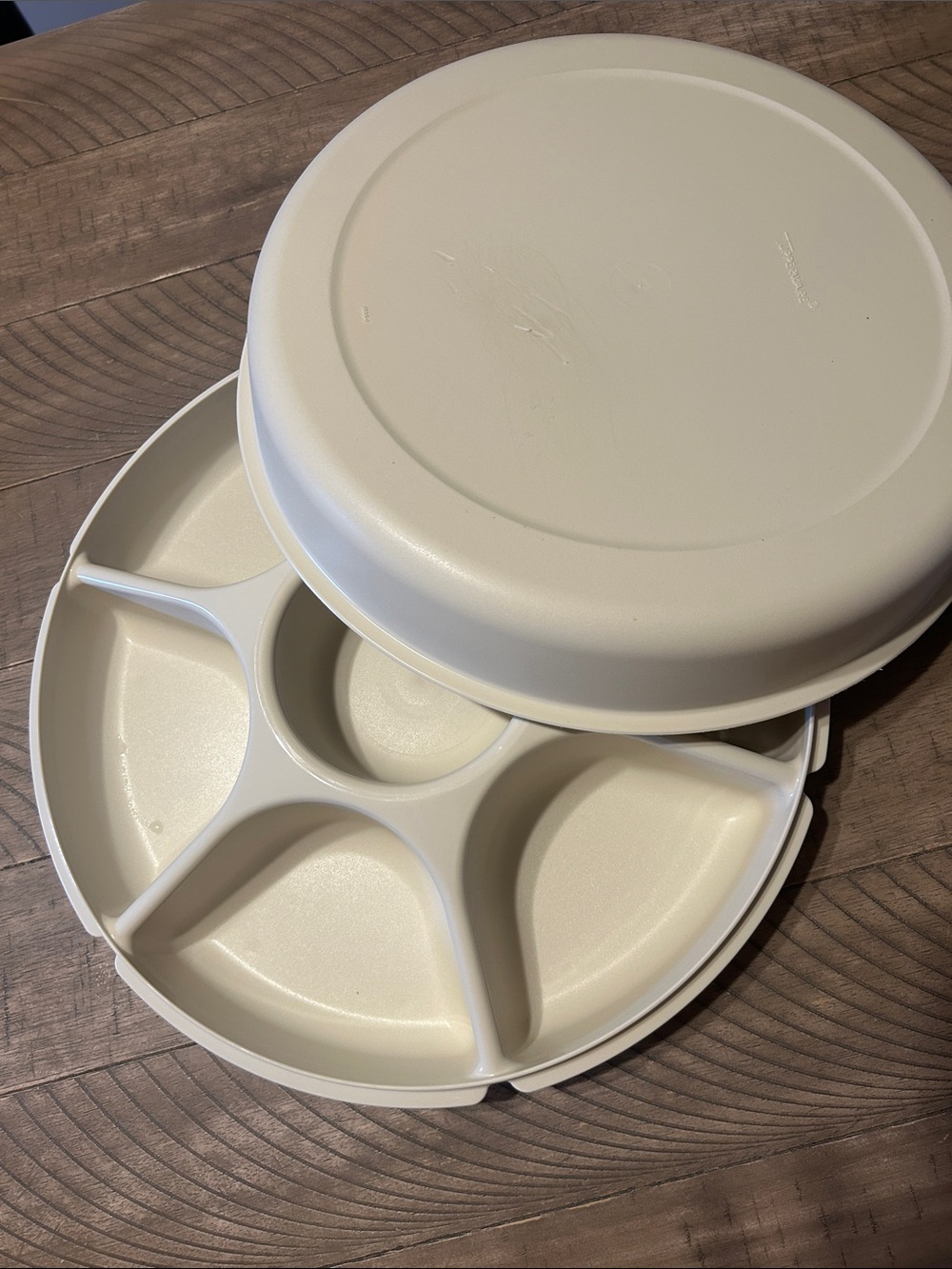 Tupperware Cream Round Serving Tray Lid